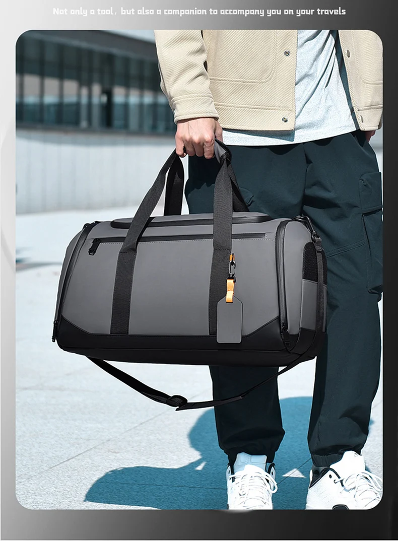 Bolsa colocada en maleta con trolley