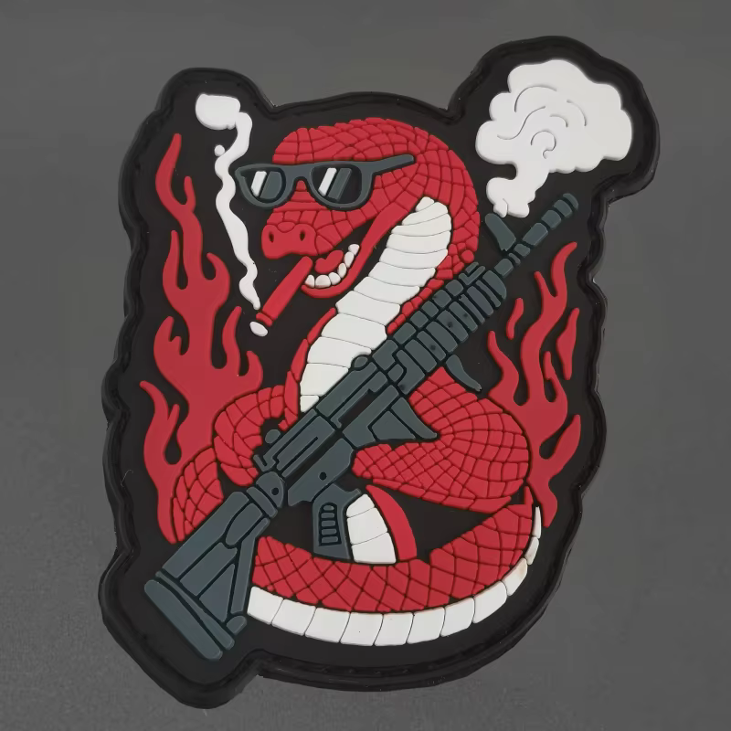 Parche PVC serpiente roja con detalle