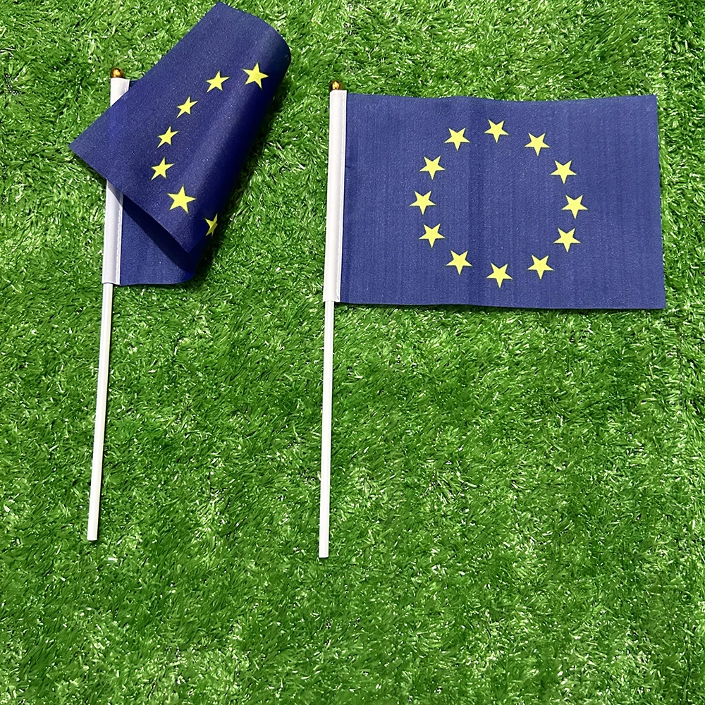 Bandera europea pequeña 14x21cm ondeable a mano - imagen 5