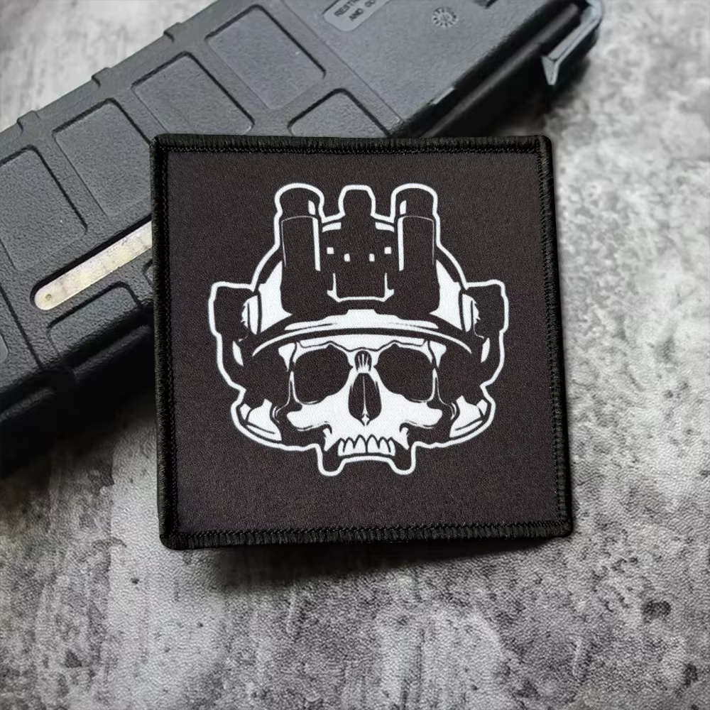 Parche táctico visión nocturna calavera, gancho y bucle para brazalete - imagen 3