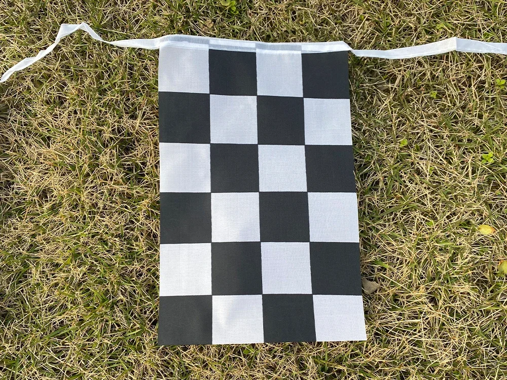 Bandera triangular a cuadros temática de carreras para fiestas - imagen 2