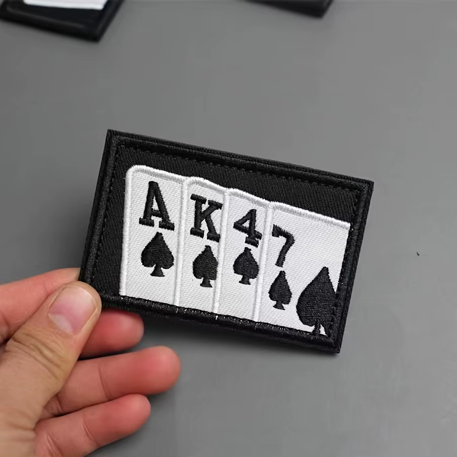 Parche velcro con acabado bordado y cierre