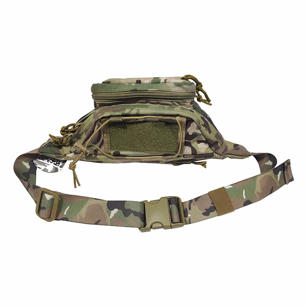 Vista frontal de la riñonera triangular negra con cremalleras visibles