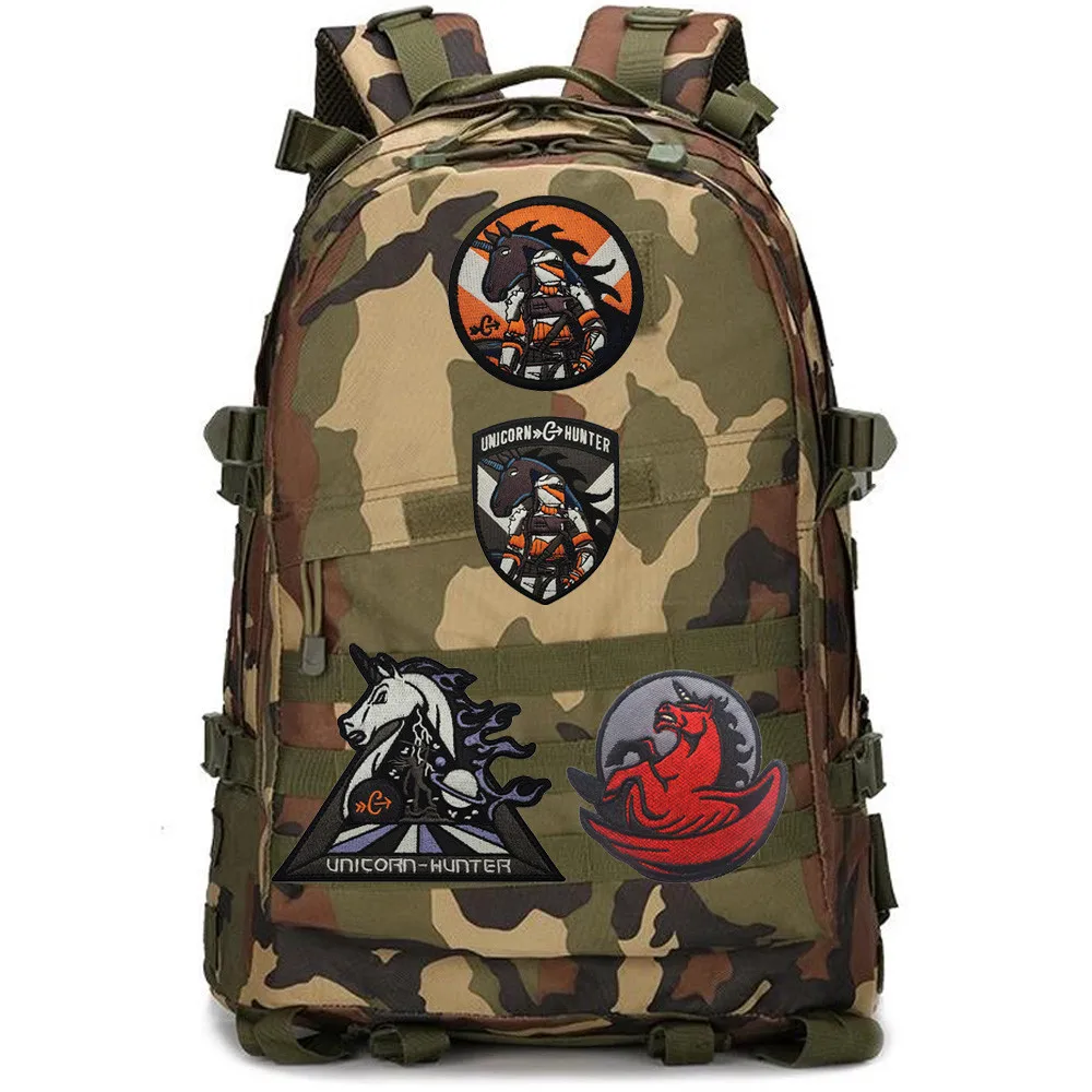 Parche bordado Pegaso Matsuda X Carryology para mochila exterior - imagen 4