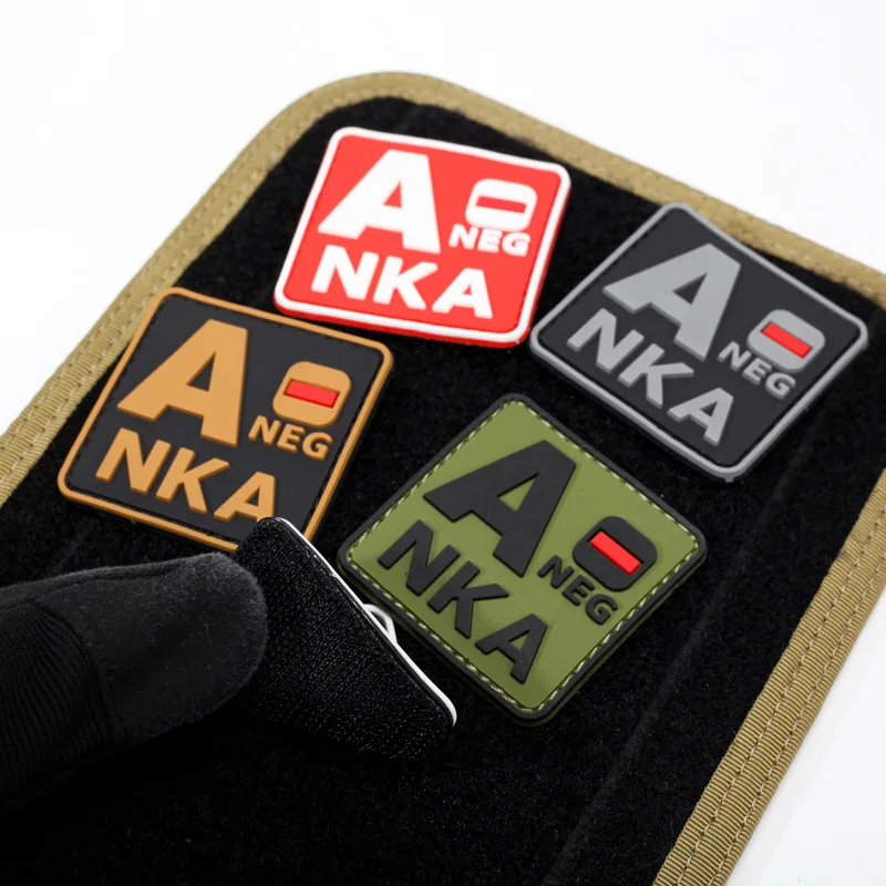 Parche primeros auxilios PVC luminosa velcro para casco táctico - imagen 5