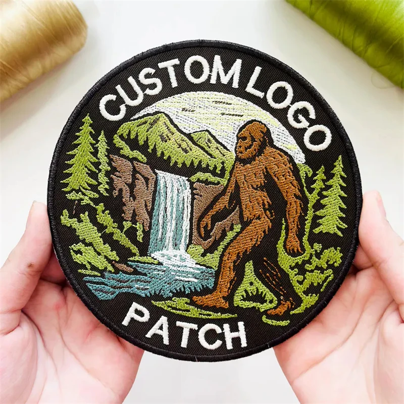 Parche bordado termoadhesivo Bigfoot Savage con logo y texto - imagen 3