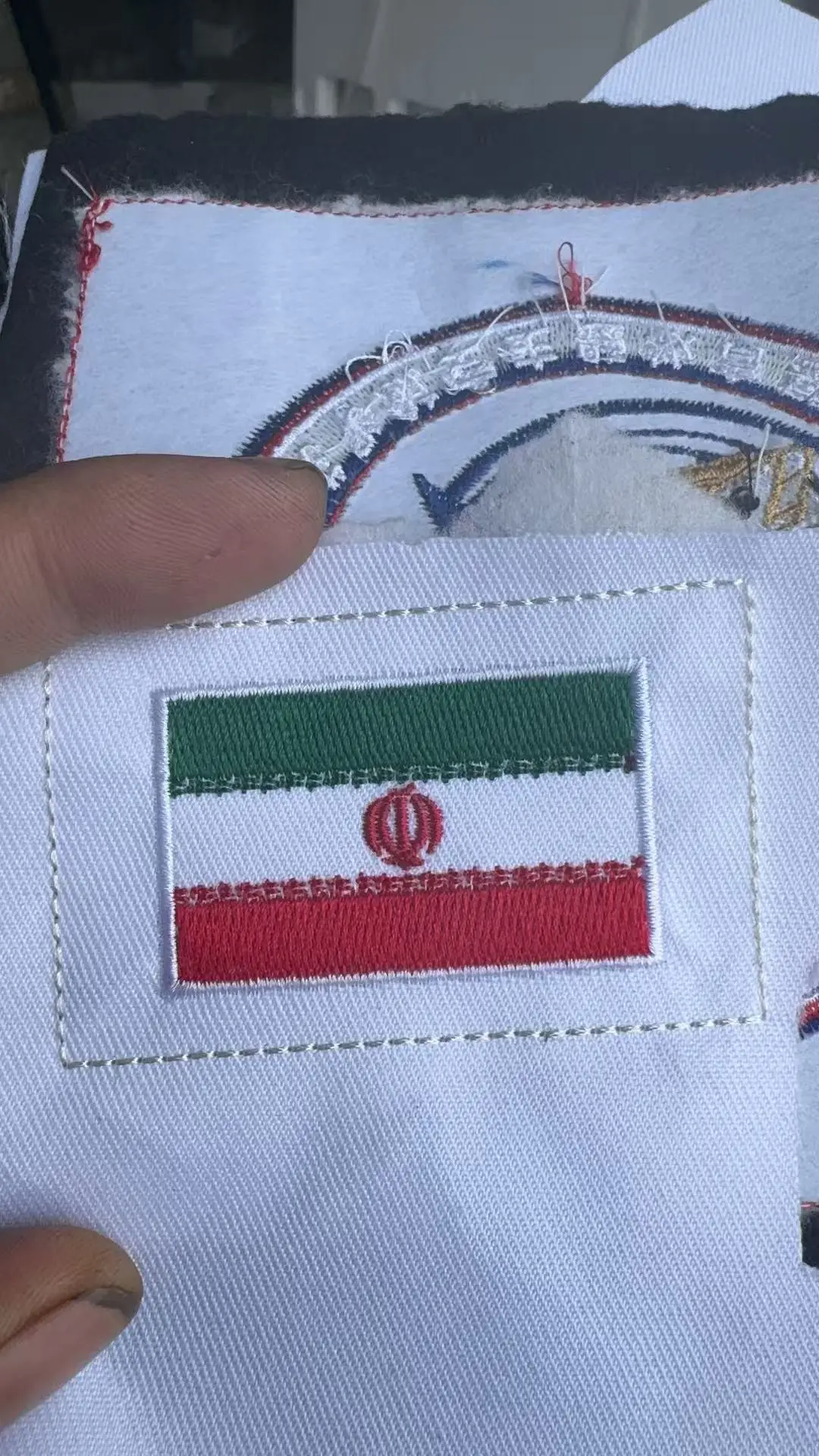 Detalle de bordado y forma del parche