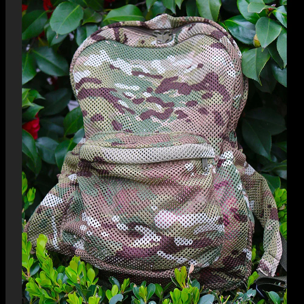 Mochila plegada en mano