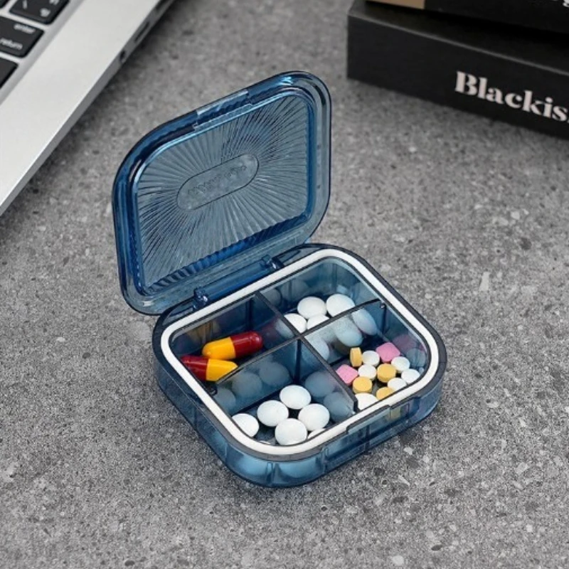 Caja de medicamentos pequeña con compartimentos