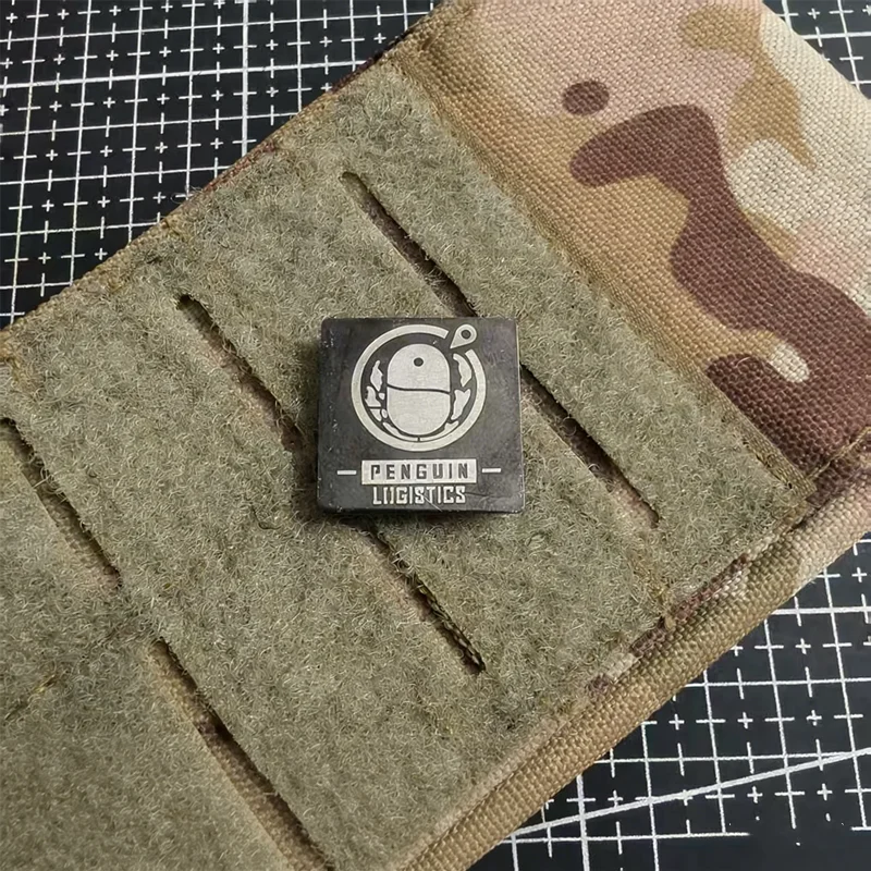 Parche táctico Arknights metal Rhode Island con gancho para mochila - imagen 4