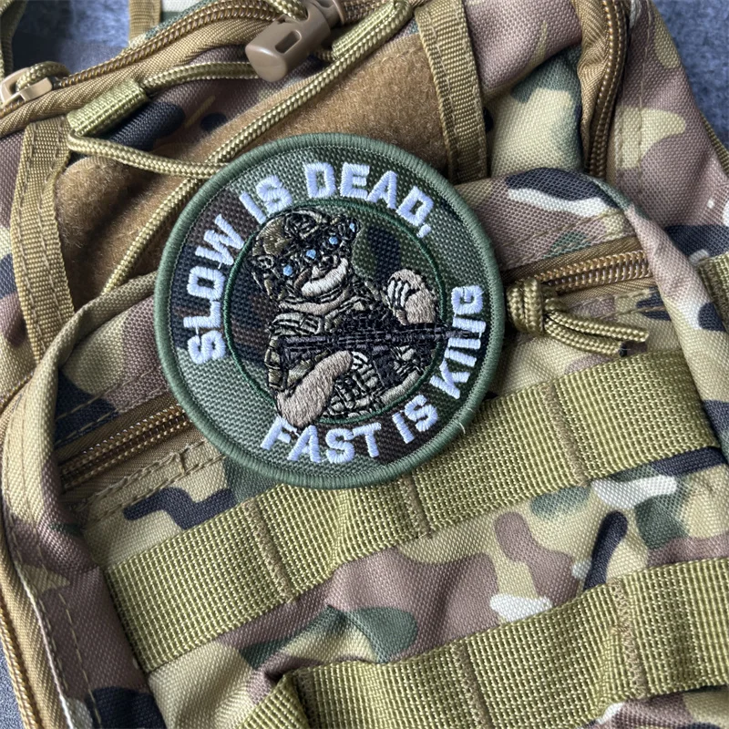 Parche táctico bordado frase SLOW IS DEAD FAST IS KING velcro