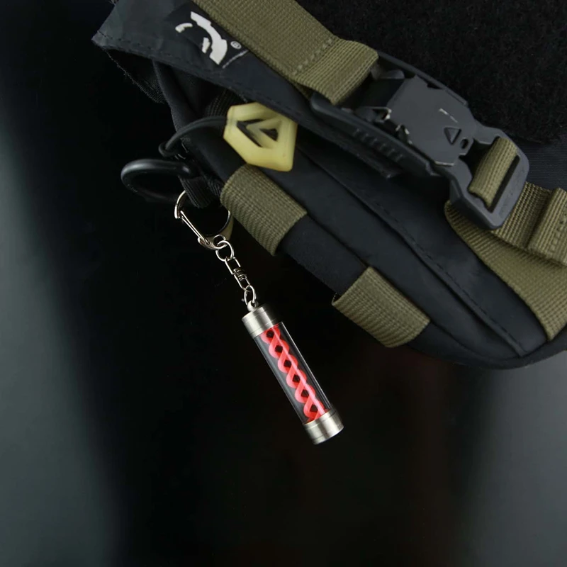 Llavero luminoso tubular para mochila y ropa - imagen 5