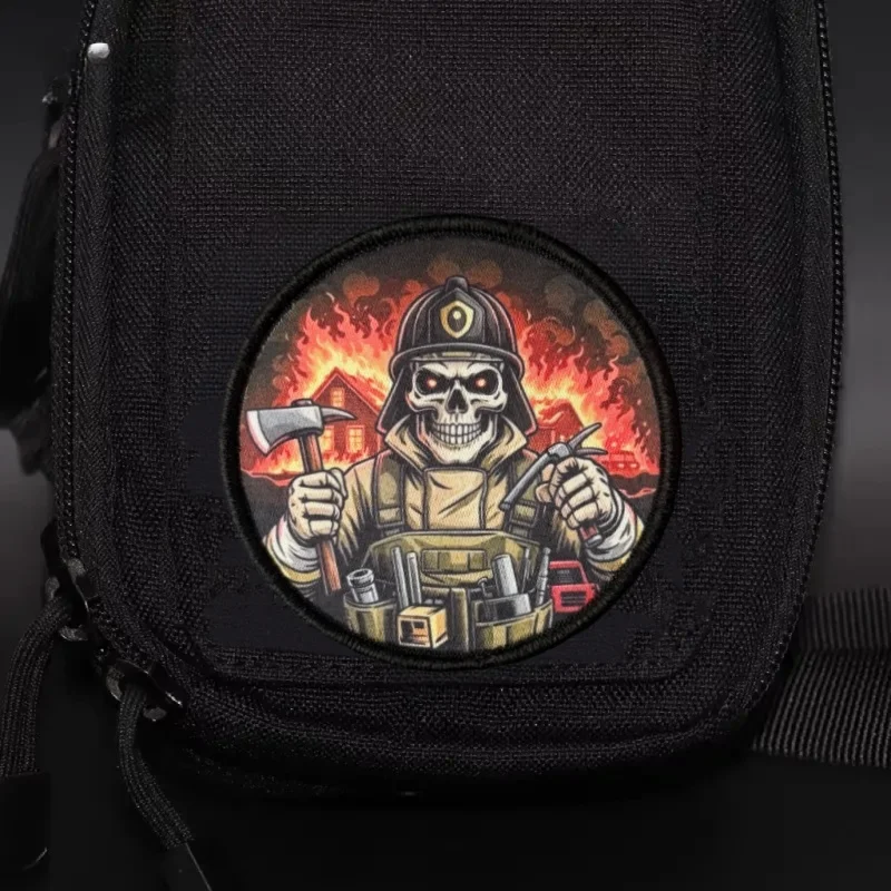 Parche táctico calavera bombero con Velcro para mochilas y ropa táctica - imagen 2