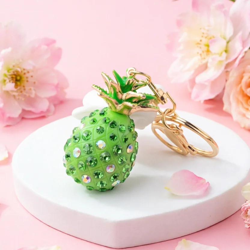 Llavero de piña con cristales – Colgante metálico para bolso y coche - imagen 3