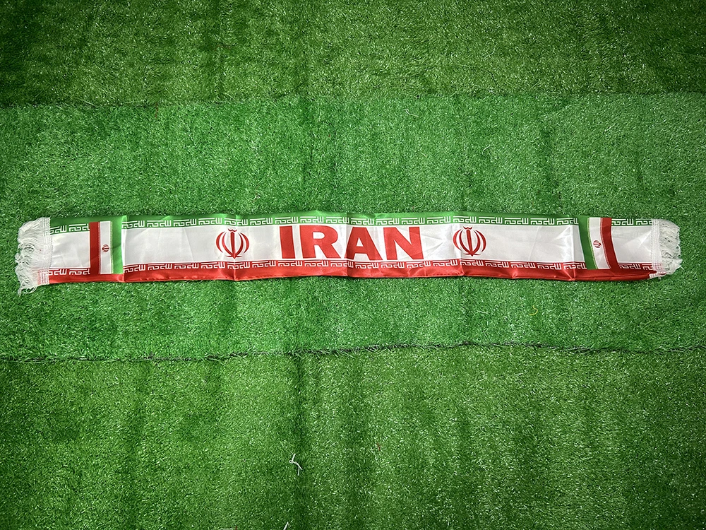 Bufanda de fútbol satén doble cara estampada con pompón Iran 2026 - imagen 5