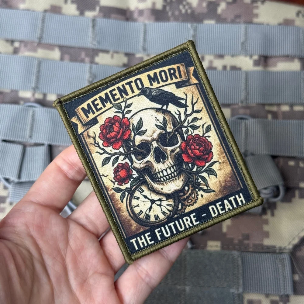 Parche táctico MEMENTO MORI, gancho y bucle para brazalete - imagen 3
