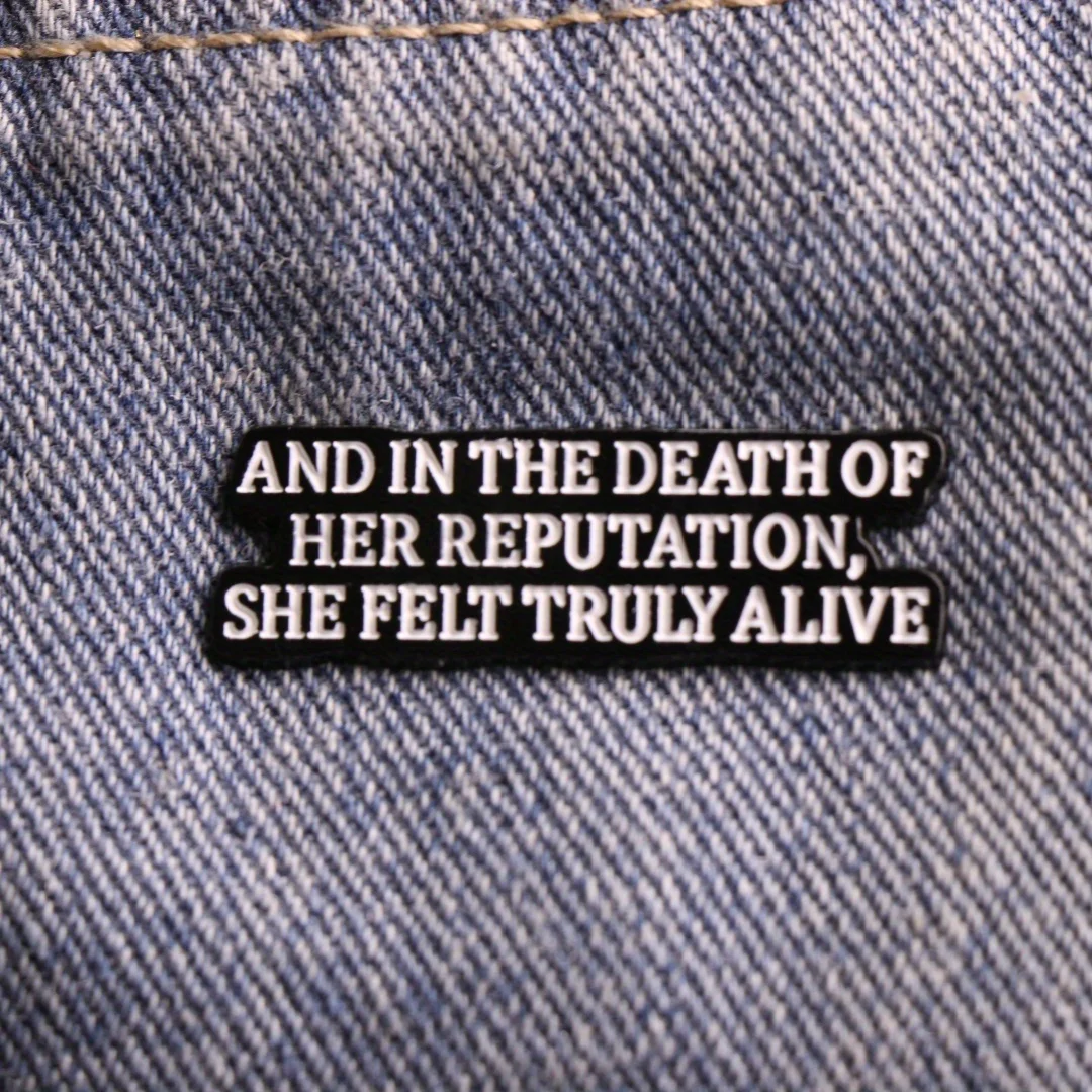 Pin esmaltado de metal frase divertida para solapa o mochila
