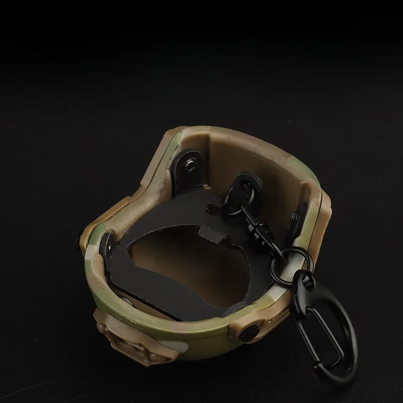 Llavero táctico abrebotellas mini con casco y colgante de mochila - imagen 3
