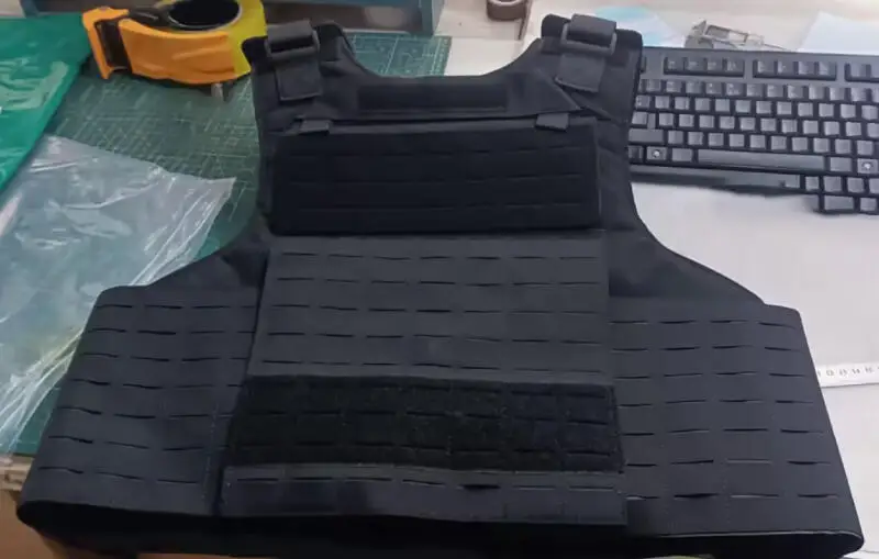 Chaleco táctico de caza con corte láser y aspecto técnico