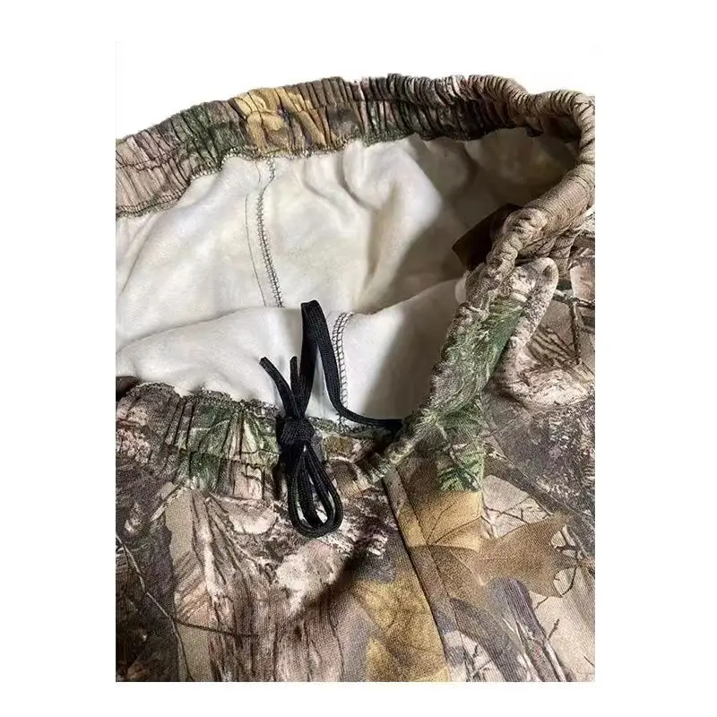 Pantalón Jeskinman detalle de la costura y tejido cercano