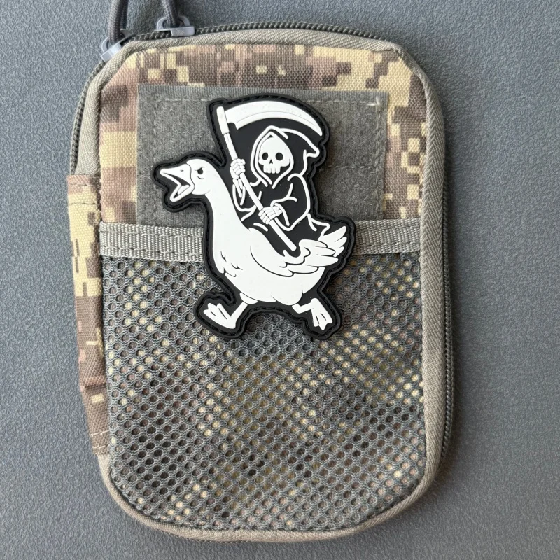 Parche táctico PVC con velcro guadañador sobre ganso - imagen 2