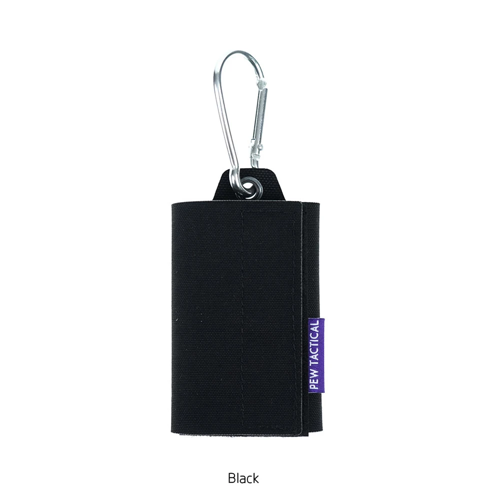 Bolsa minimalista para llaves PEW TACTICAL en uso
