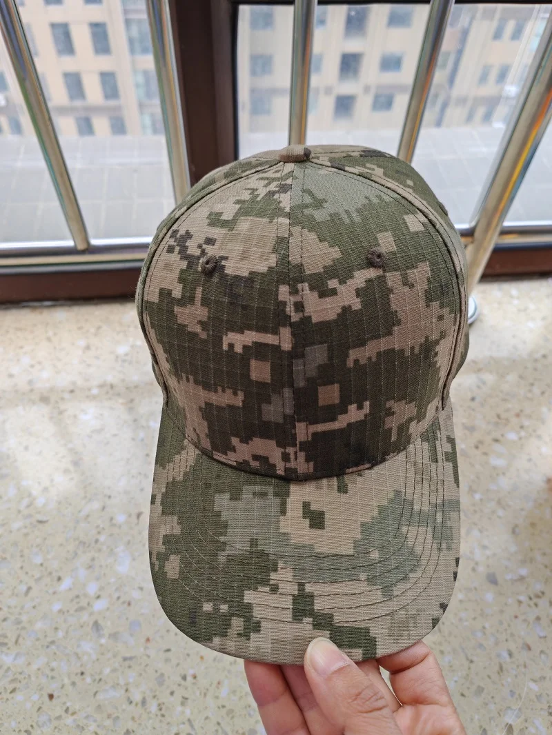 Detalle del camuflaje ucraniano en la gorra