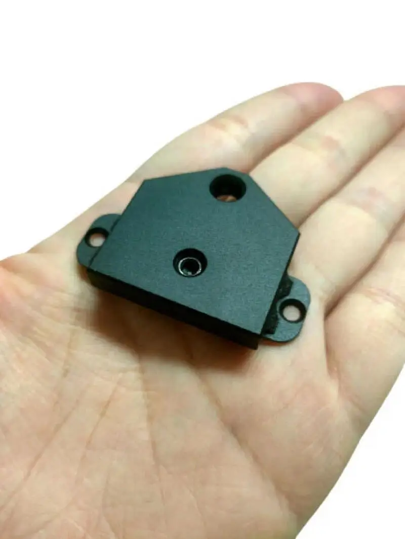 Detalle del montaje del adaptador en el conjunto del casco