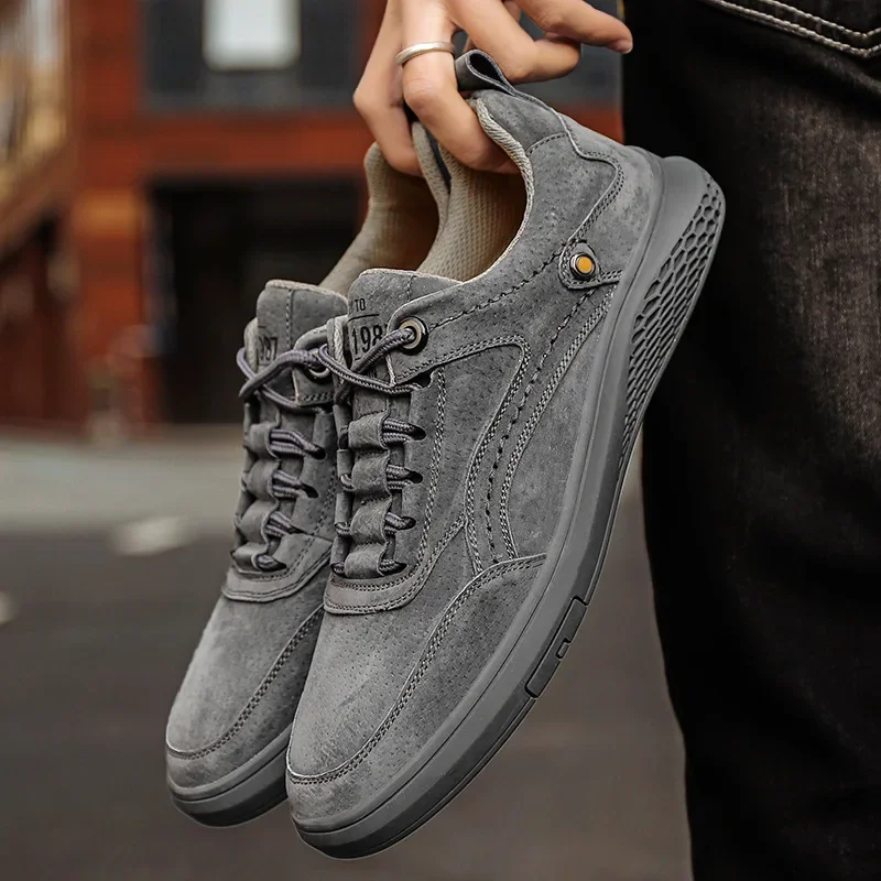 Zapatillas en uso casual durante una caminata urbana