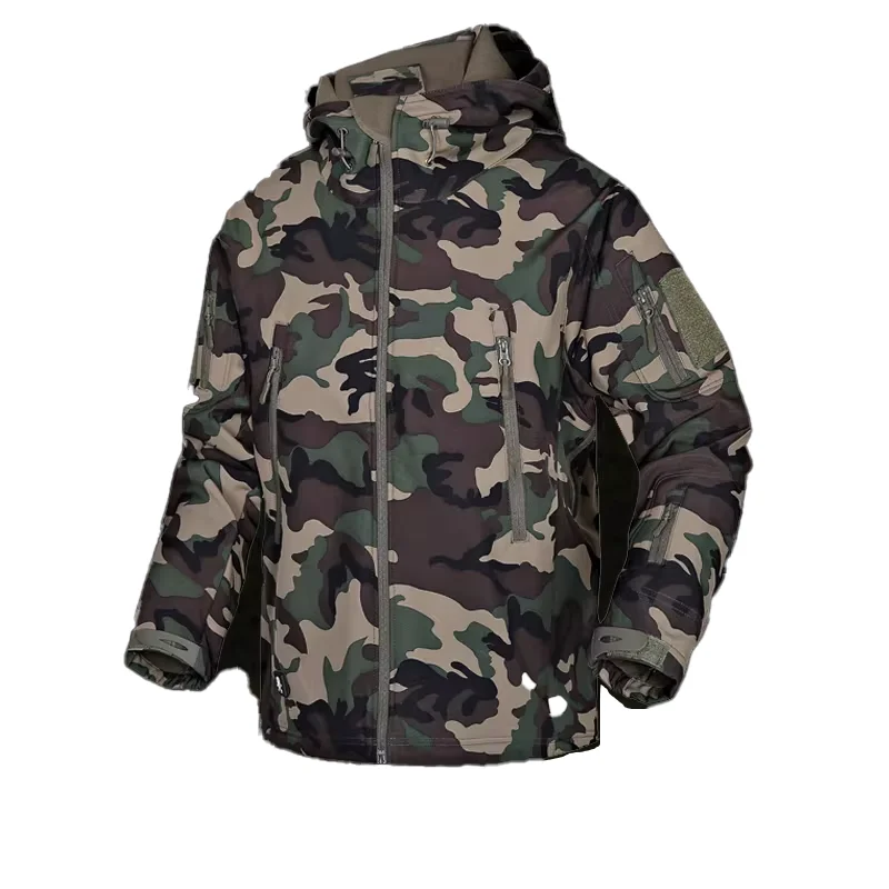 Chaqueta puesta en entorno boscoso