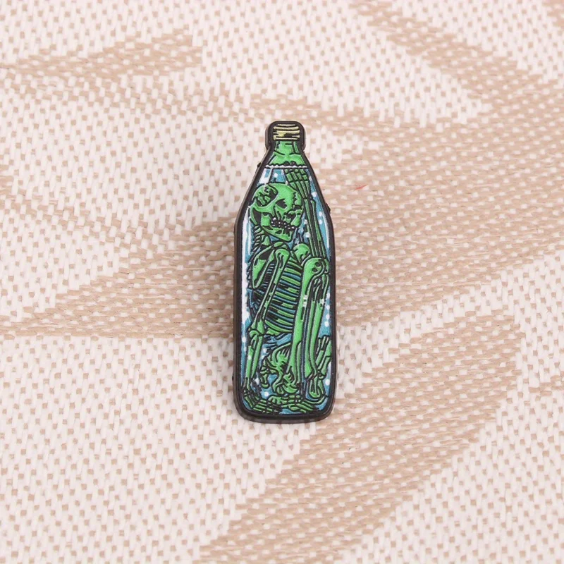 Broche esmaltado calavera humor oscuro pin para chaqueta táctica