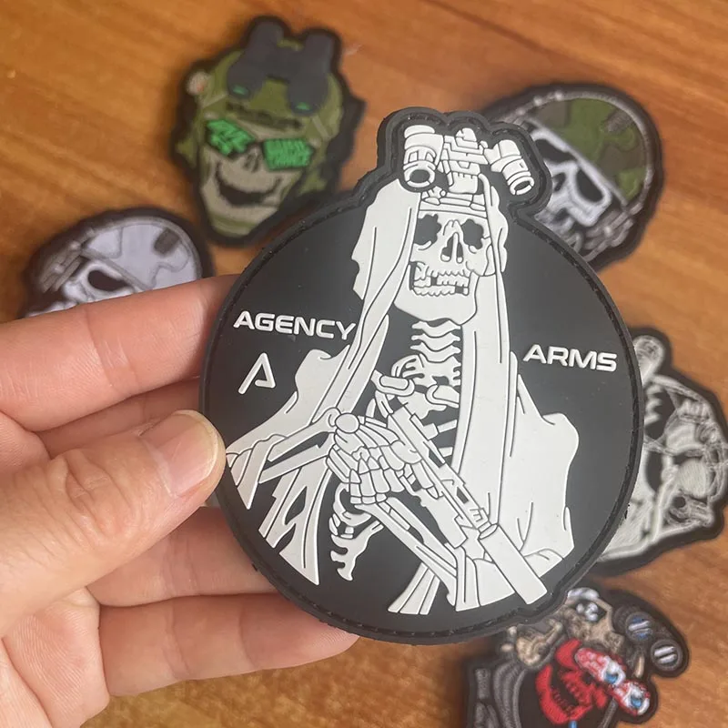 Parche táctico de PVC con calavera luminosa para mochila - imagen 4