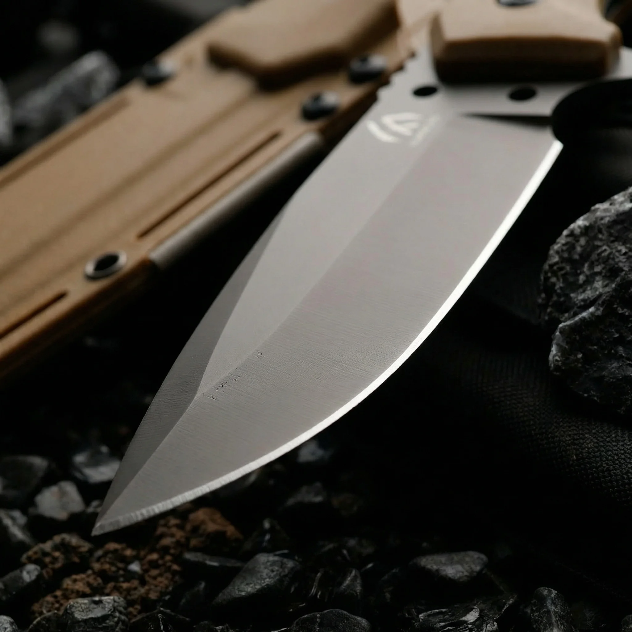 Cuchillo fijo táctico acero alta calidad para exterior con funda