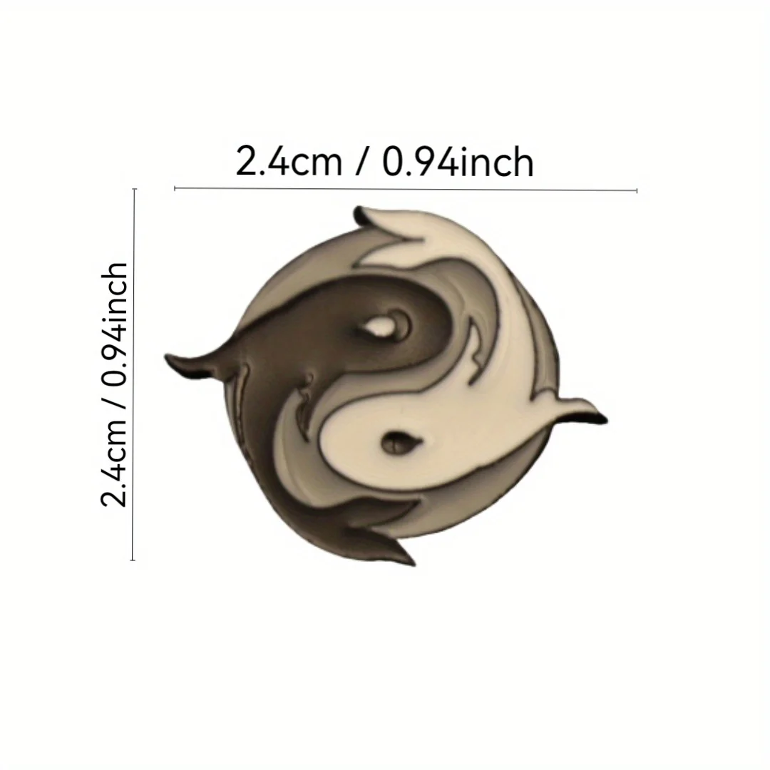 Detalle del motivo yin-yang en formato broche