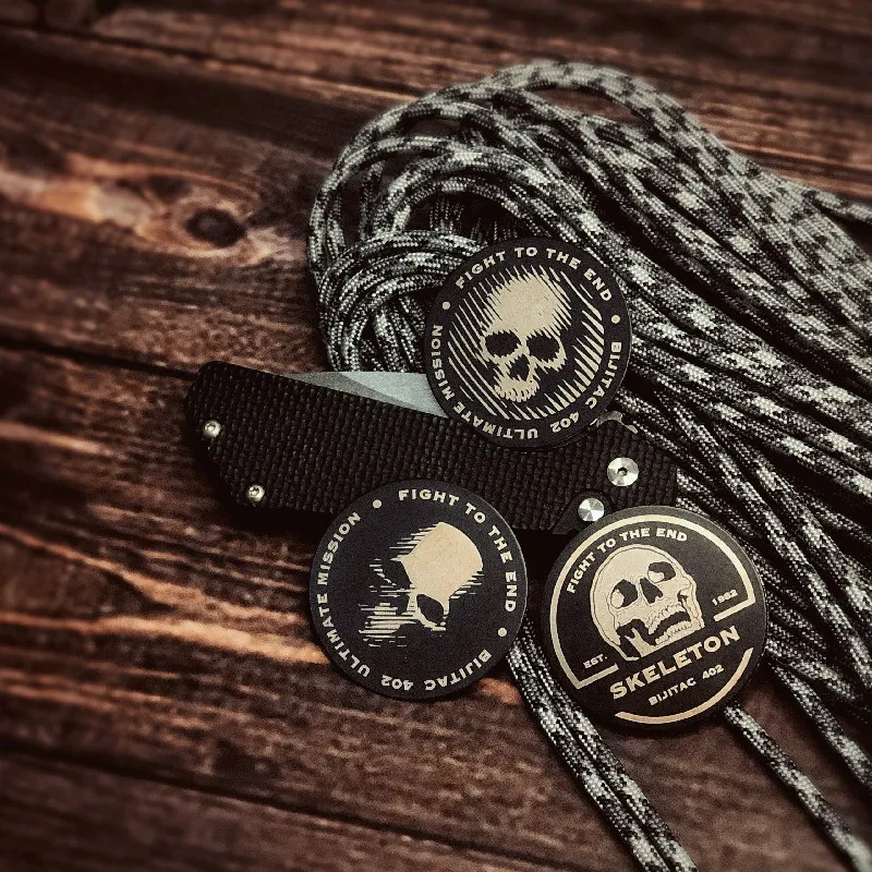 Parche táctico esqueleto metálico magnético para brazalete y mochilas - imagen 5