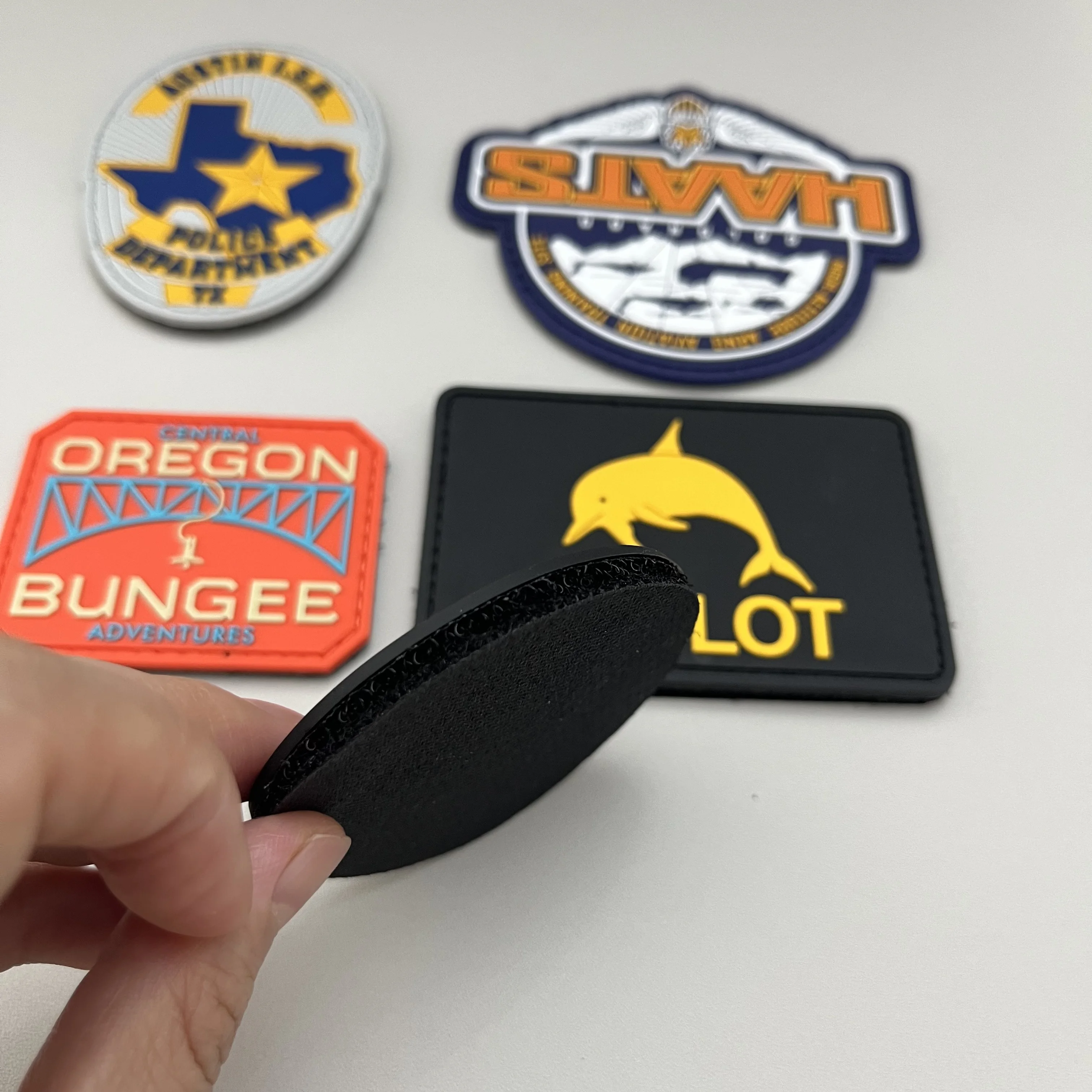Parche táctico magnético con logo en relieve y velcro - imagen 5