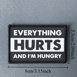 Parche velcro de humor 'Everything Hurts and I'm Hungry' para mochila