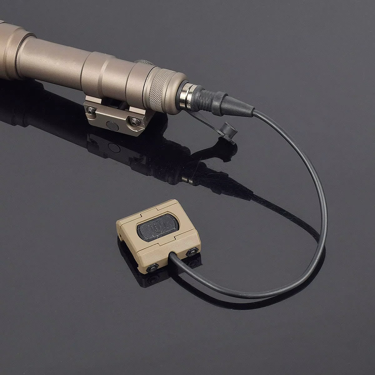 Surefire M600 Interruptor remoto M-LOK táctico para fusil - imagen 3