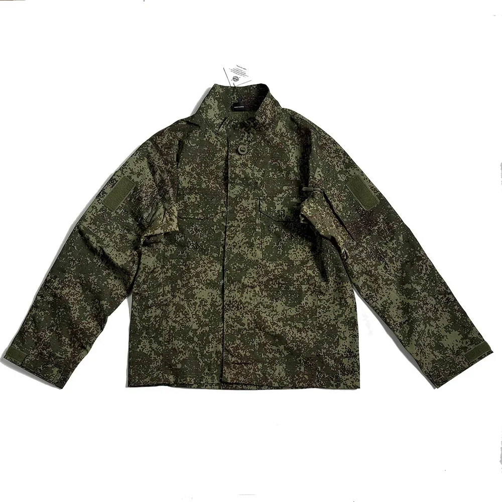 Vista de chaqueta táctica con sistema de bolsillos