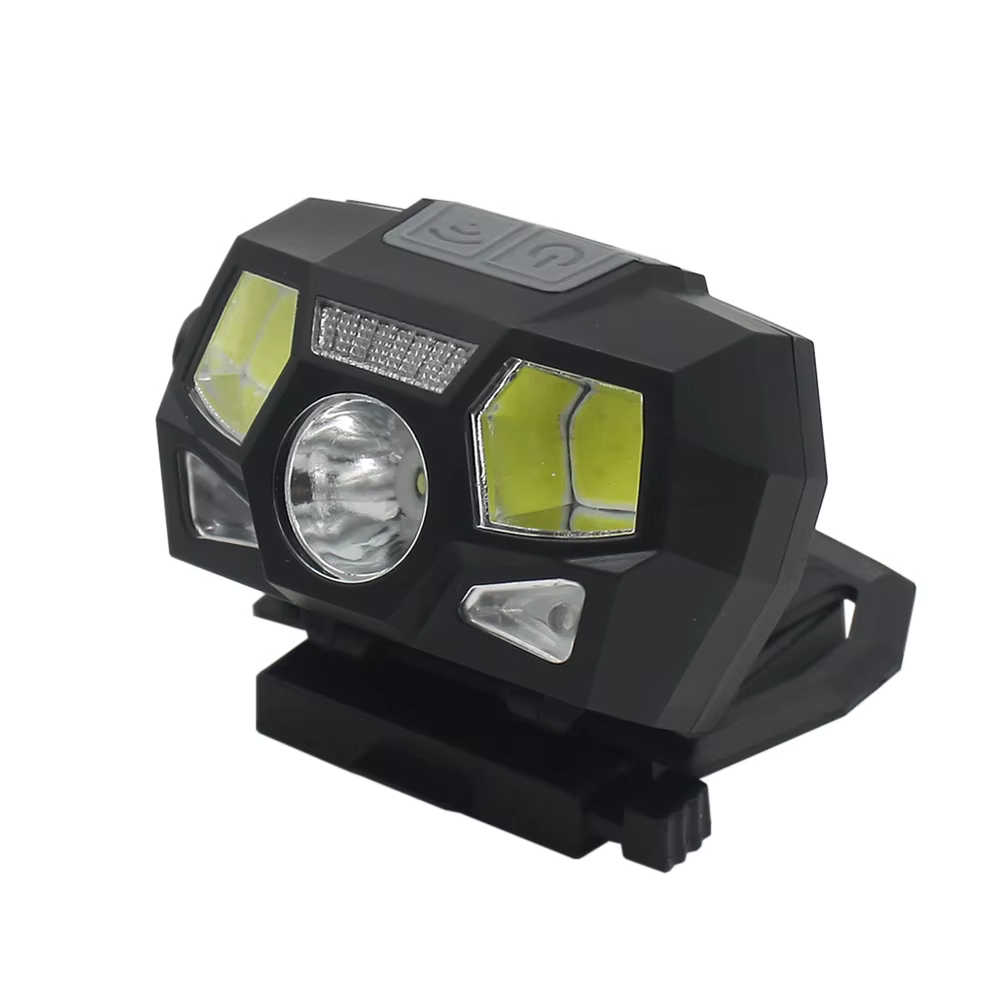 VULPO casco táctico con faro instalado