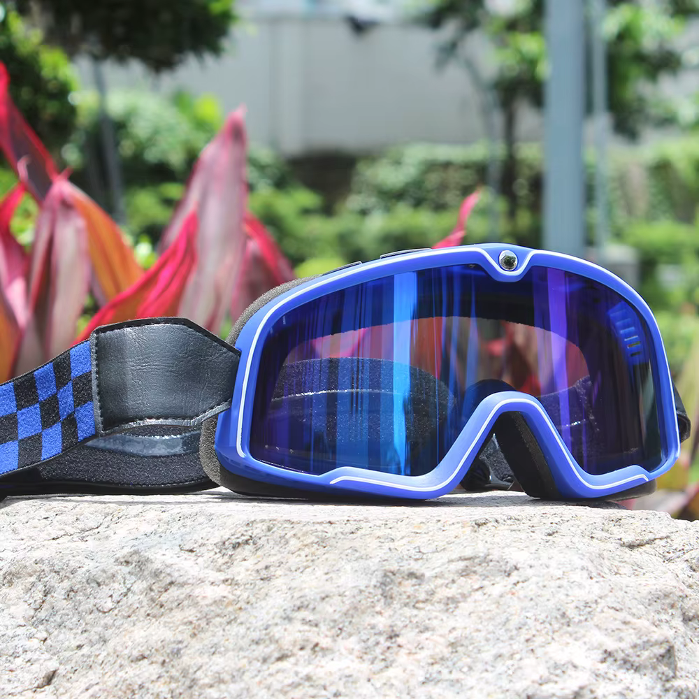 Otra vista de las gafas plegadas