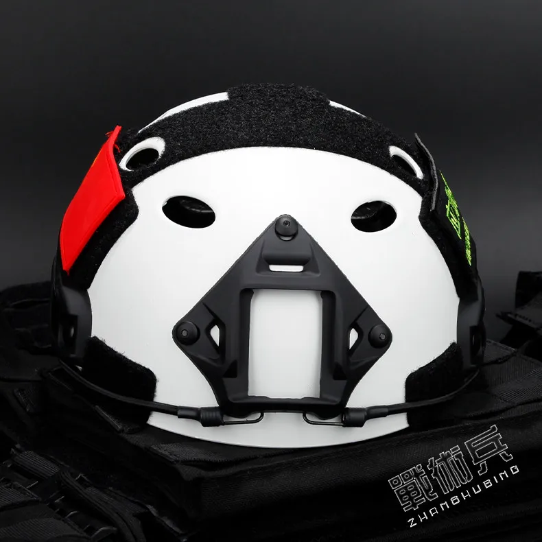 Casco en diferentes ángulos de uso