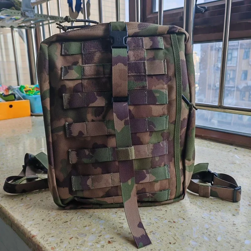 Detalle de la mochila para uso outdoor