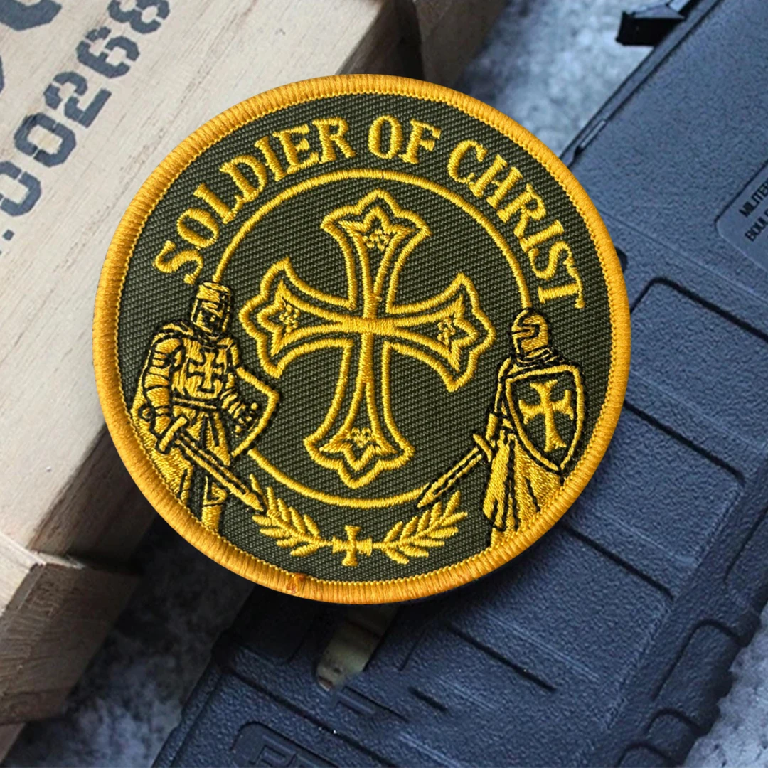 Parche emblema cruz templaria bordada con velcro para mochila - imagen 3