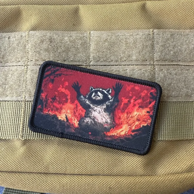 Parche táctico velcro mapache en llamas para brazalete y mochila - imagen 4