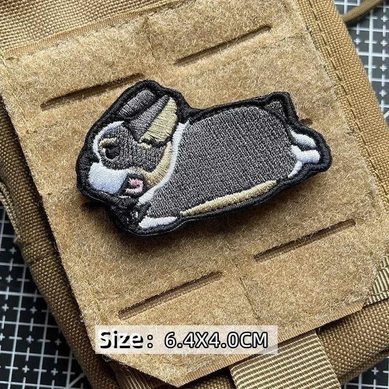 Parche táctico con sistema de velcro trasero adherido a tejido