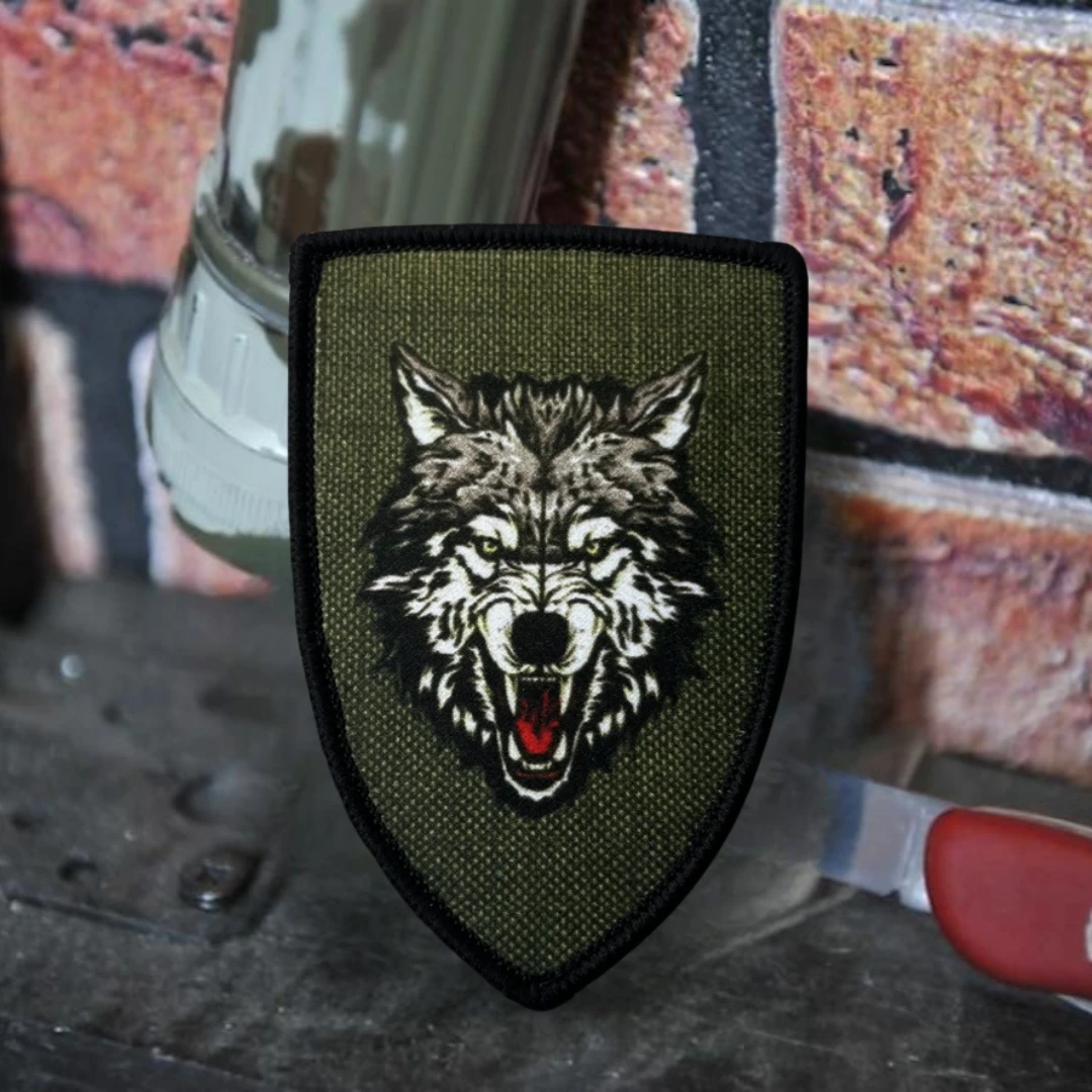 Parche lobo Chevron táctico – Velcro para uniforme o mochila - imagen 3