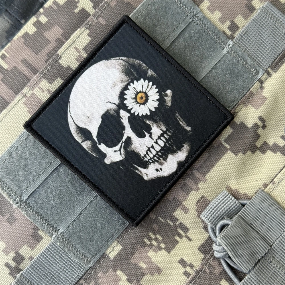 Parche táctico calavera chevron – Insignia militar velcro mochila - imagen 2