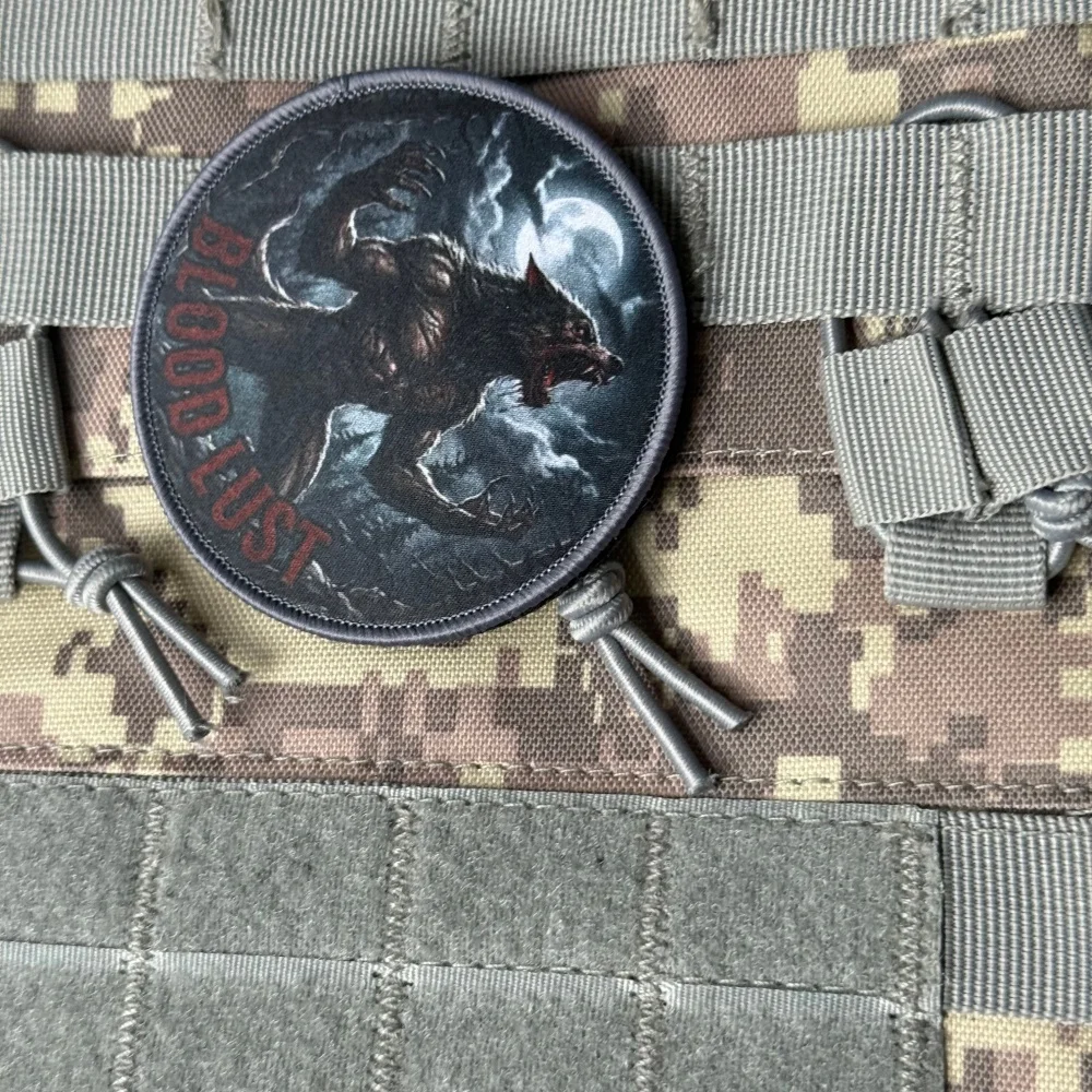 Parche táctico de moral lobo Blood Lust con velcro para airsoft - imagen 4