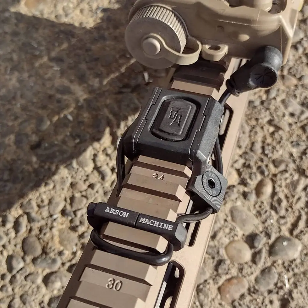 Sistema WireGuide instalado en riel MLOK